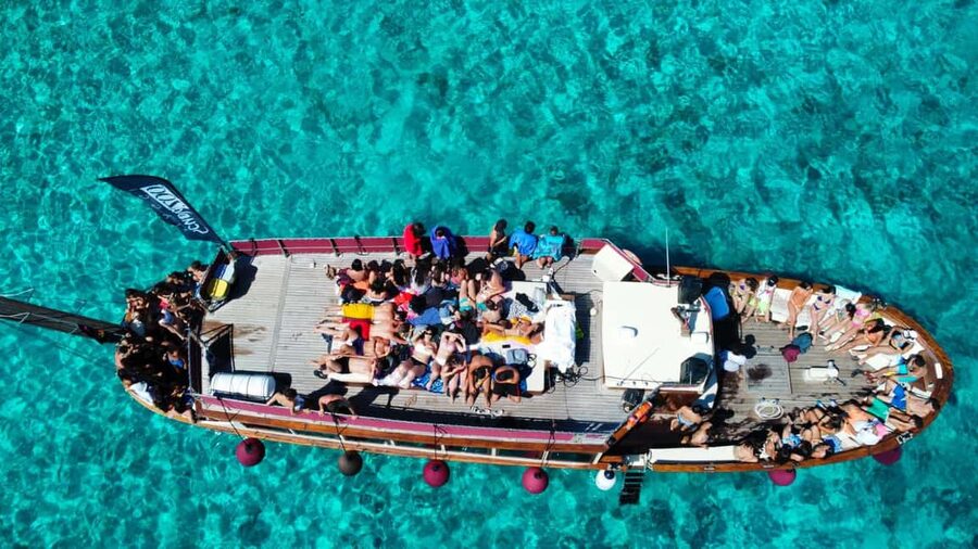 From Palau/La Maddal: Boat Tour of La Maddalena Archipelago - Getting To The Boat: Palau Meeting Point And Apollo II Details