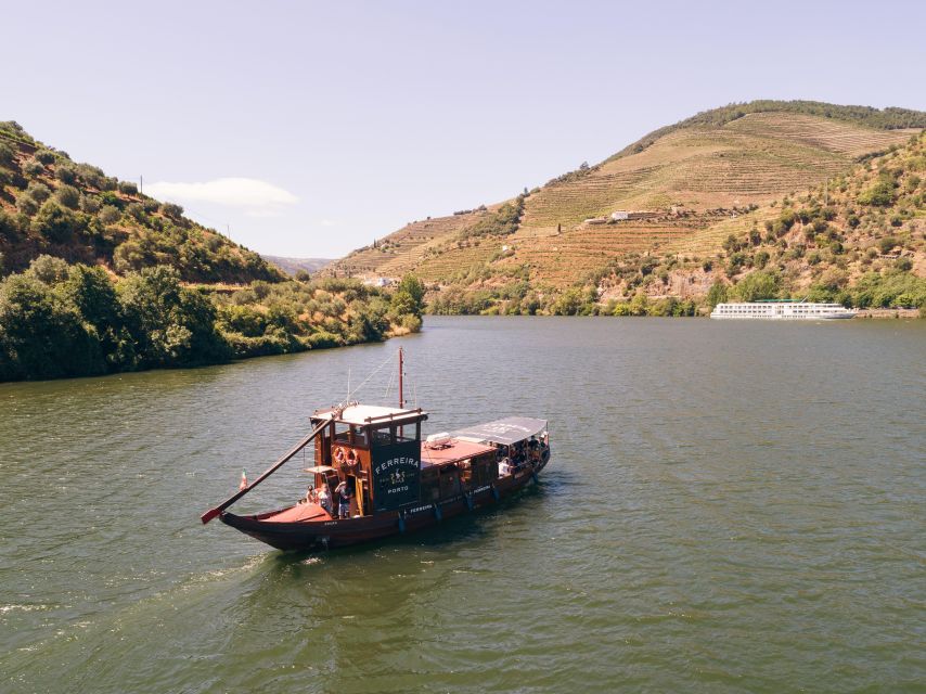 From Pinhão: Douro Valley Rabelo Boat Tour with Audio Guide - Getting oriented in Pinhão: the pier, the boat, the vibe