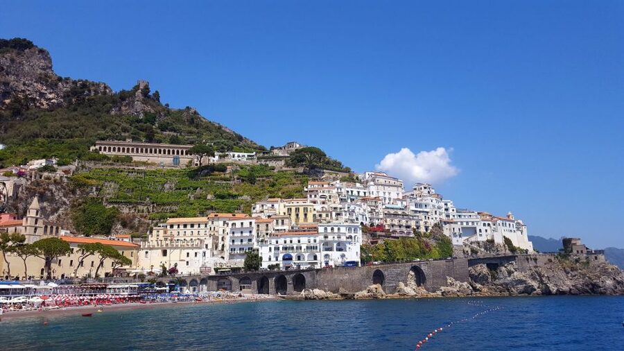 From Positano: Half-Day Amalfi Coast Boat Tour & Snorkeling - Onboard Comfort and Drinks: How They Keep You Happy Between Stops