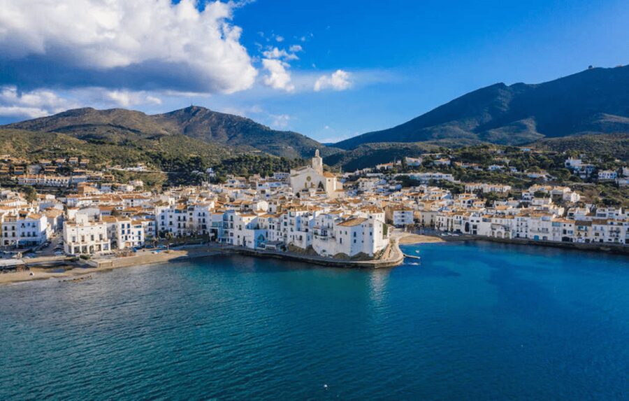 From Roses: Costa Brava Boat Tour to Cadaqués - The Bay of Roses: why the timing feels like a loop