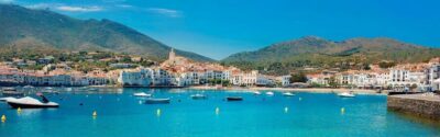 From Roses: Costa Brava Boat Tour to Cadaqués - On the water from Roses: cliff views, lighthouses, and that cat rock