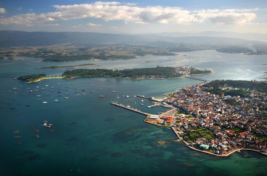 From Santiago: Tour to Rias Baixas with Boat Trip and Winery - Illa da Toxa (Toja): soap heritage, hot springs area, and shells