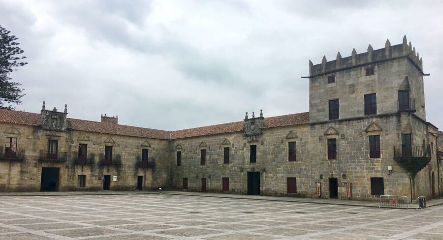 From Santiago: Tour to Rias Baixas with Boat Trip and Winery - Albariño in the countryside: tasting that makes the food make sense