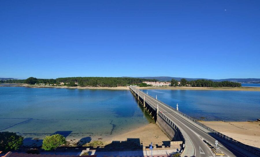 From Santiago: Tour to Rias Baixas with Boat Trip and Winery - On board in O Grove: mussels, shells, oyster culture, and the fun factor