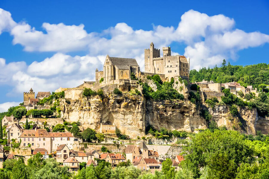 From Sarlat: Beynac & Domme Tour & Dordogne Boat Ride - Domme bastide in a trapezoid plan: medieval planning you can still read