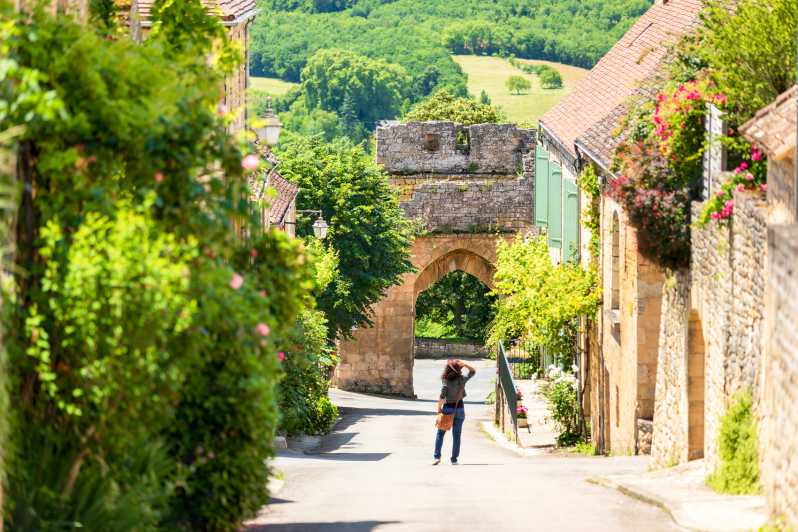 From Sarlat: Beynac & Domme Tour & Dordogne Boat Ride - From Place Pasteur in Sarlat: start the day without parking stress