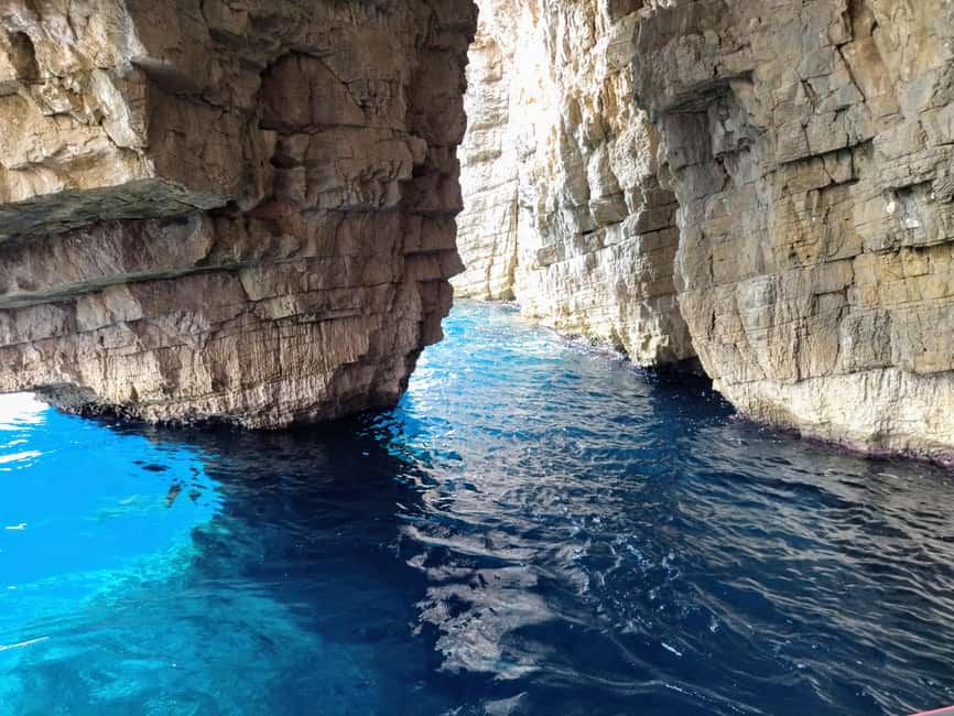 From Split: Blue Cave, Hvar, Mamma Mia, 5 Islands boat Tour - The speedboat return: why captains and timing matter