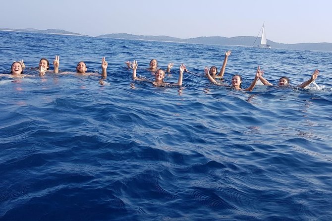From Split: Half-Day Blue Lagoon and 3 Islands Boat Tour - Blue Lagoon Bay and Drvenik Mali: how to use 1.5 hours well