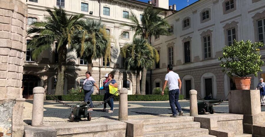 From Stresa: 2 Borromean Islands Hop-on Hop-off Boat Tour - Isola dei Pescatori: year-round island life and simple food stops