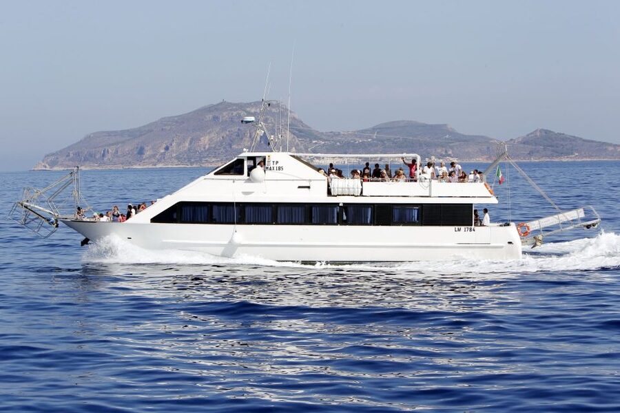 From Trapani: Favignana and Levanzo Boat Trip with Stops - Why this Trapani-to-Egadi boat route feels worth 9 hours