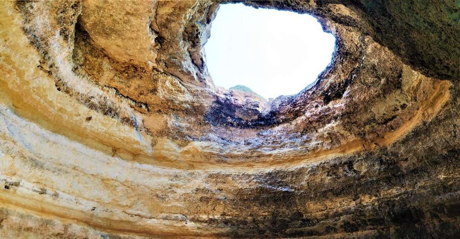 From Vilamoura: 2.5-Hour Benagil Cave and Dolphins Boat Tour - From Vilamoura Marina to the Caves: what the fast start is like