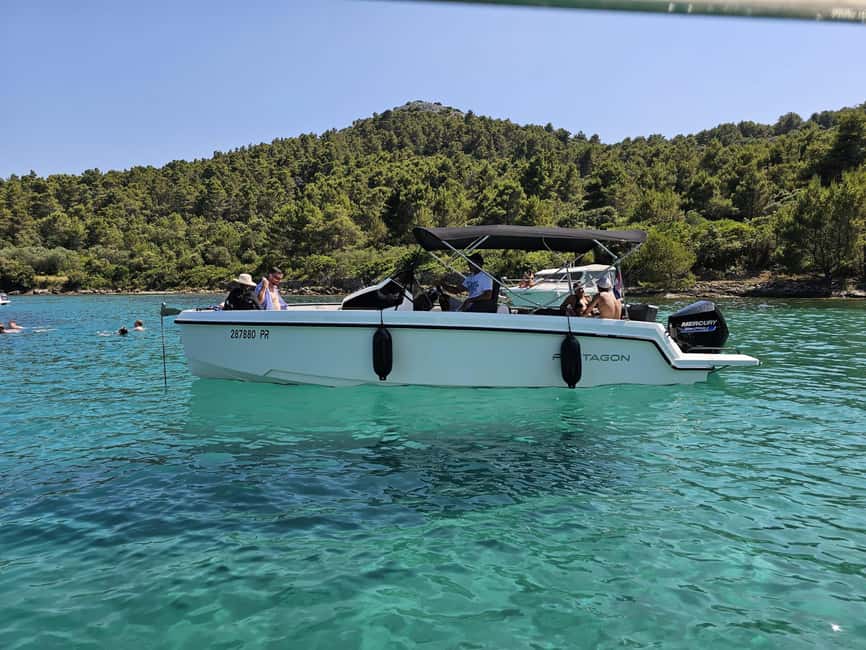 From Zadar: Islands Boat Tour with Drinks - Group size and boat comfort: why “open tour” can be a plus