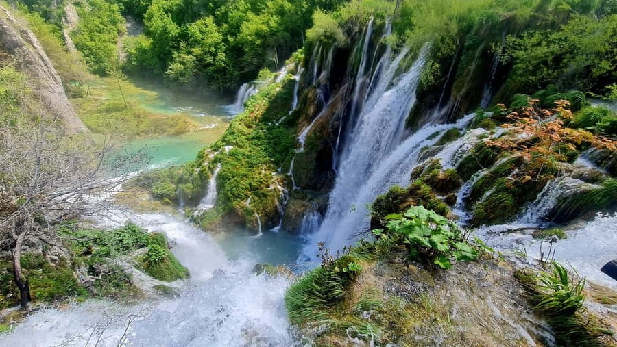 From Zadar: Plitvice Lakes Day Trip with Guide and Boat Tour - Meeting points in Zadar: get on the bus without a scramble