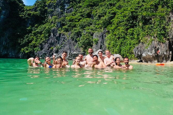 Full Day Boat Tour in Halong Bay, Cat Ba Archipelago & Lan Ha Bay - Lunch on board: Vietnamese food with the right “no-hassle” setup