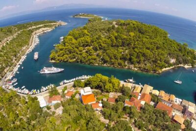 Full-Day Boat Tour of Paxos Antipaxos Blue Caves from Corfu - The Paxos coastline cruising: Rocky beauty and “short wow” moments