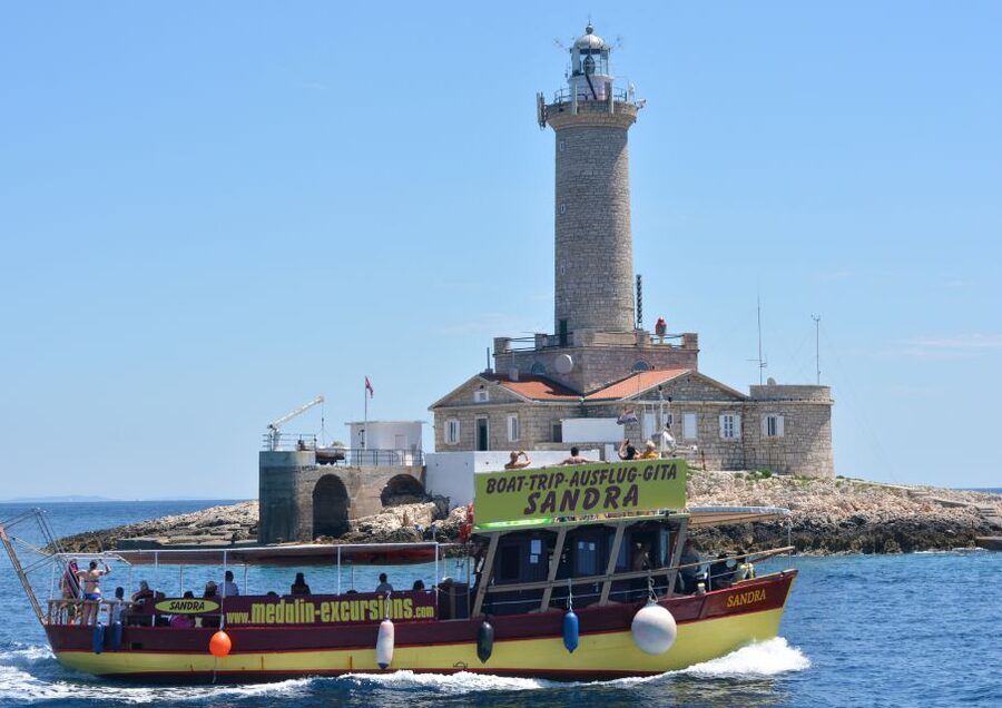 Full-Day Boat Trip, Cave Swim, lunch & Drinks - Medulin/Ceja - Porer Lighthouse stop: a photo-friendly pause