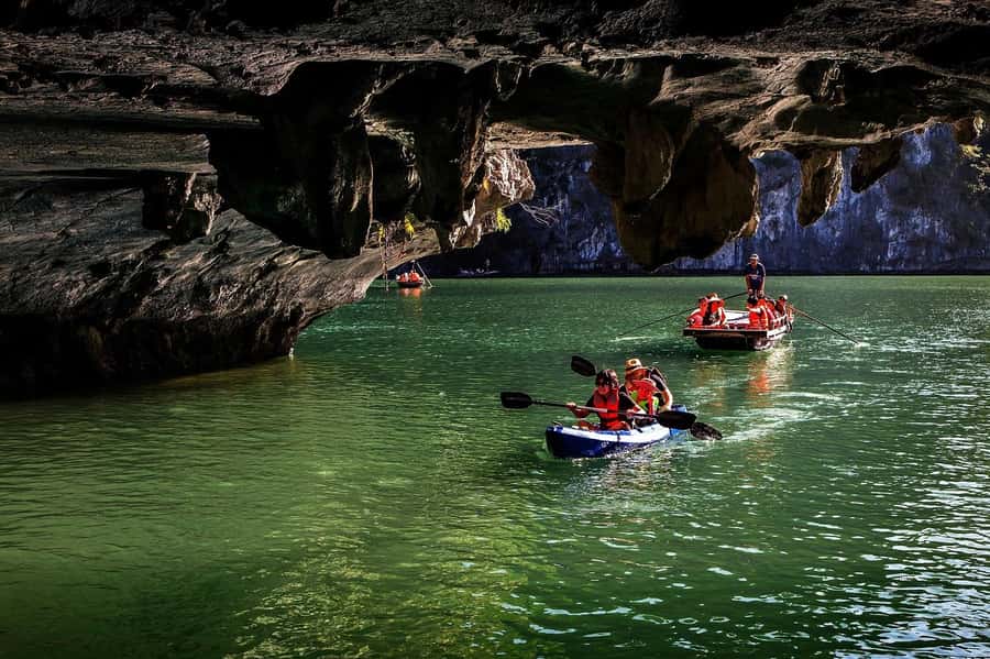 Full day boat trip with Cat Ba's captain Jack - Kayaking at Hang Tối (Dark–Bright cave): the most active part of the day