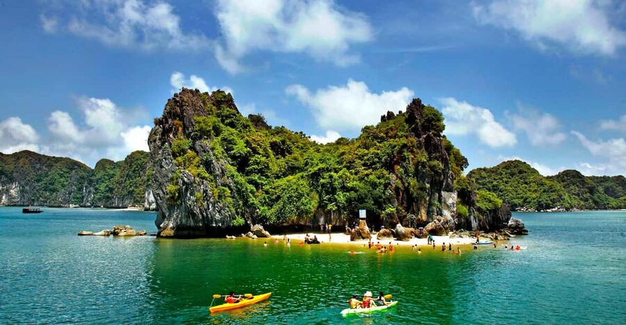 Full day boat trip with Cat Ba's captain Jack - Lunch on the boat: simple, filling, and usually the morale boost