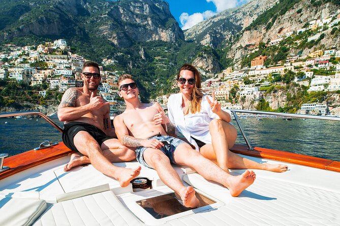 Full day Small Group Boat Tour of the Amalfi Coast from Naples - Positano for 90 minutes: lanes, shopping, and a real fashion identity