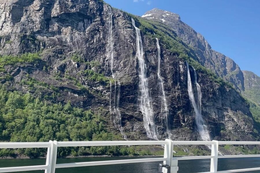 Geiranger Fjord Boat Tour with Waterfall Tasting - Seven Sisters and The Suitor: The Waterfalls That Make Geiranger Famous