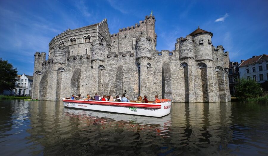 Ghent: 40 Minute Medieval Center Guided Boat Tour - Guildhalls and the Castle of the Counts (Gravensteen)