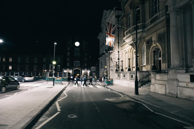 Ghost, Ghouls and Gallows Tour : Guided Tour with Boat Ride - Meeting at Green Park: The Quick Start to Your Spooky Evening