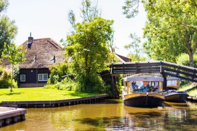 Giethoorn and Afsluitdijk Day Trip from Amsterdam with Boat Trip - The 10:00 AM Coach Ride: Comfortable, but Expect Long Hours