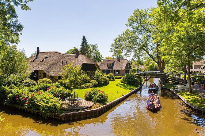Giethoorn and Afsluitdijk Day Trip from Amsterdam with Boat Trip - Free Time in Giethoorn: How to Spend It Without Burning Your Day