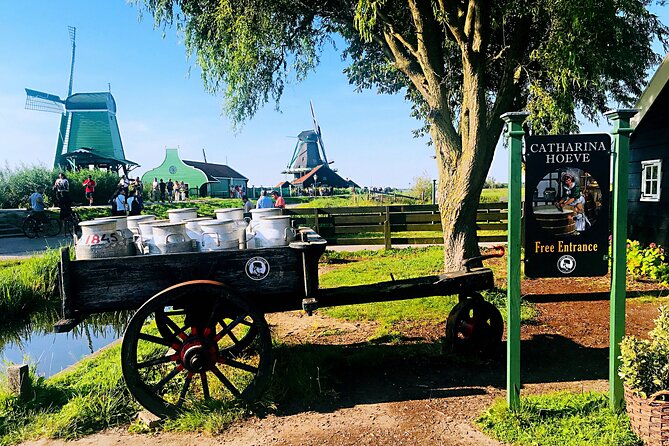 Giethoorn and Zaanse Schans Day Tour Small Group Incl. Boat Ride - Giethoorn: the car-free village and why the boat ride matters