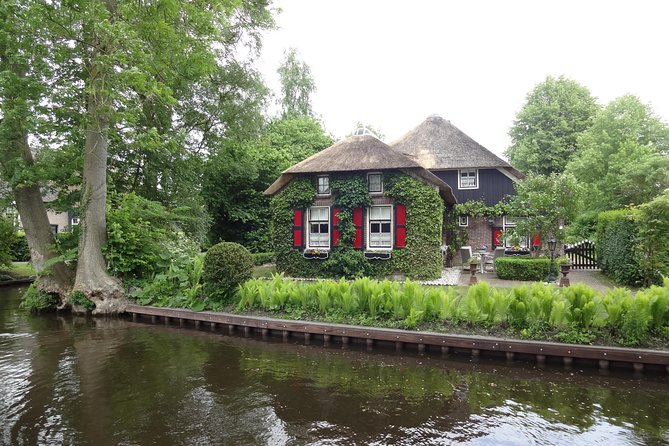 Giethoorn Day Tour from Amsterdam with Small Boat Ride - The Electric Boat Ride: 1 Hour of You at the Helm
