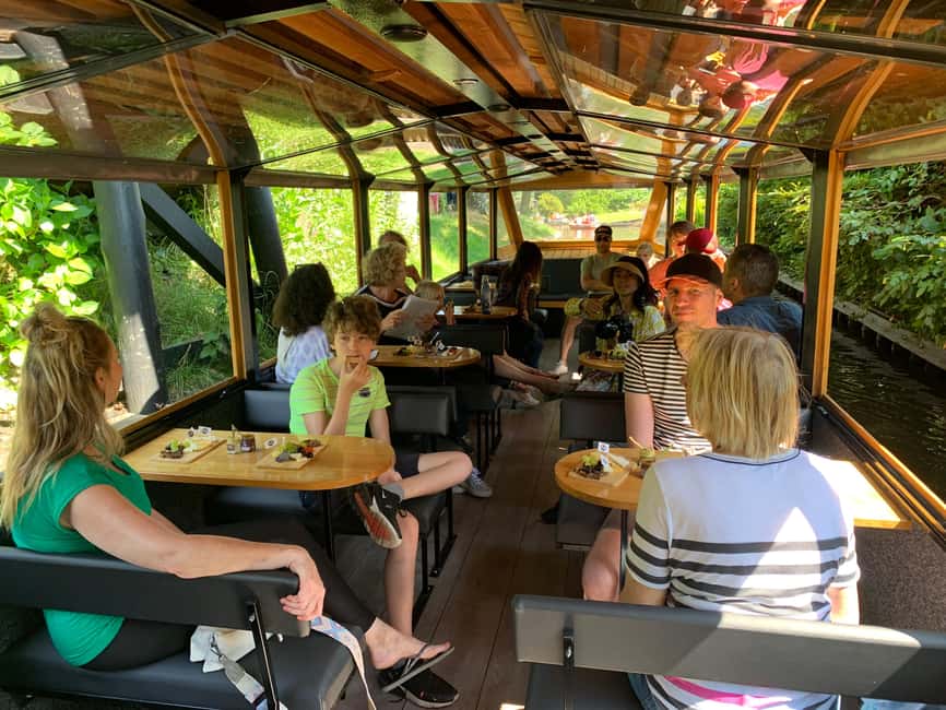 Giethoorn: Sightseeing Boat Tour - Meeting at Grand Café Henri Willig (where the tour starts)