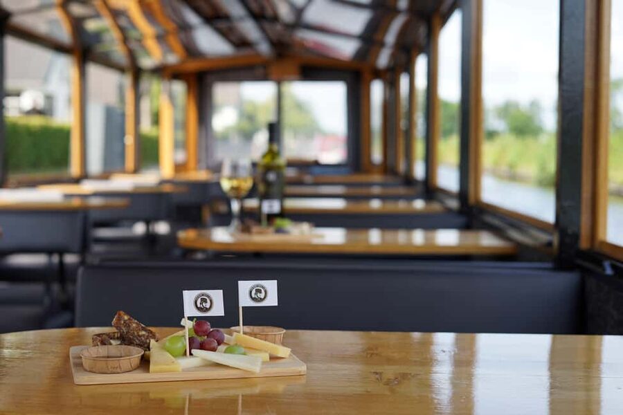Giethoorn: Sightseeing Boat Tour - Price and value: why this feels fair