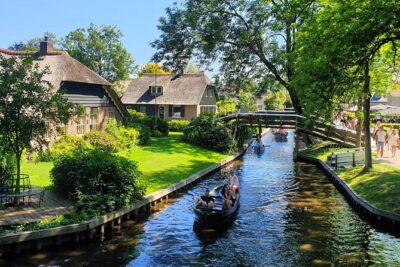 Giethoorn, Zaandam & Zaanse Schans Day Tour w/ Small Boat Ride - Zaanse Schans: Windmills, Green Houses, and the Dutch-Made Stops