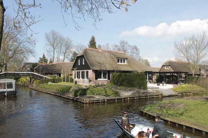 Giethoorn, Zaandam & Zaanse Schans Day Tour w/ Small Boat Ride - The IJsselmeer Drive: A Surprisingly Useful Way to Use Travel Time