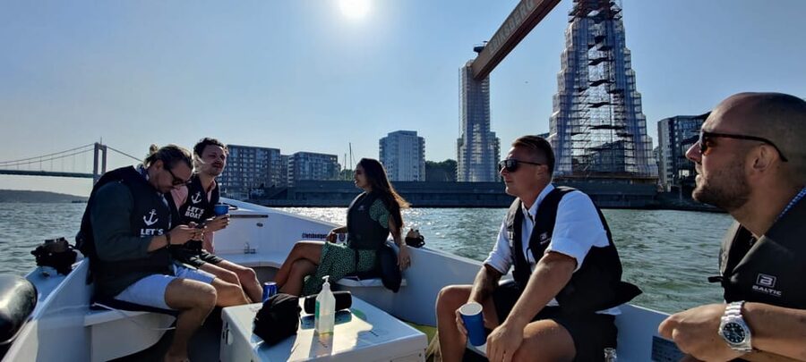 Gothenburg city center: Electric selfdrive boat tour - Christina Nilssons gata 1: Getting started without stress