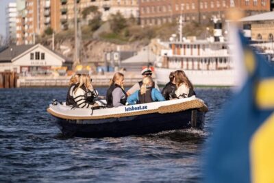 Gothenburg city center: Electric selfdrive boat tour - Electric self-drive in Gothenburg: what it feels like on the canals