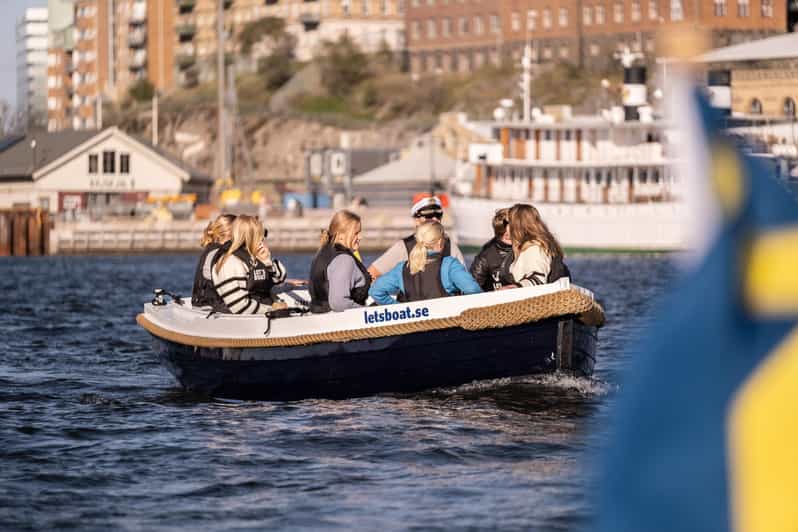 Gothenburg city center: Electric selfdrive boat tour - Price and value: why $99 per group can work