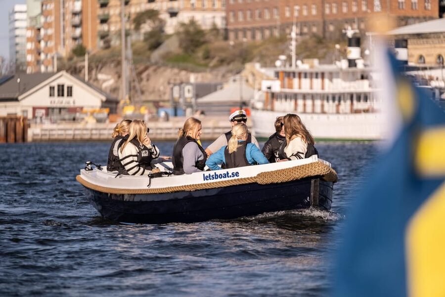 Gothenburg city center: Electric selfdrive boat tour - Electric self-drive in Gothenburg: what it feels like on the canals