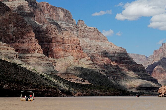 Grand Canyon West Helicopter Tour with VIP Skywalk and Boat Ride - Small-Group Dynamics: Max 6, Front Seats, and Why Seat Choice Can Matter