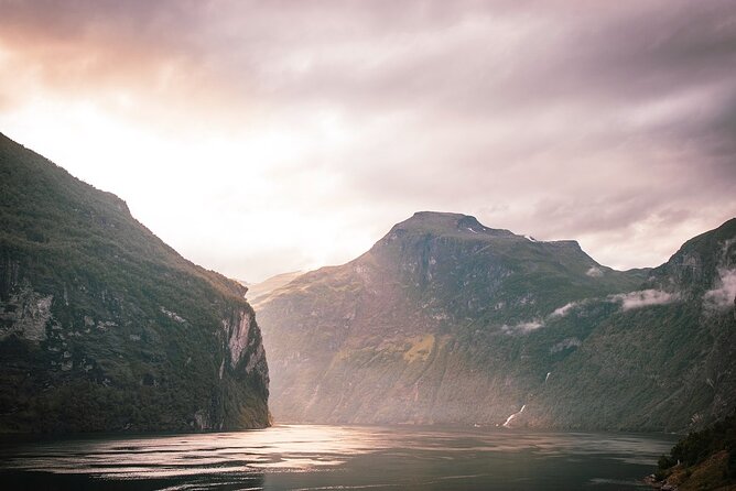 Guided Boat Tour in Geiranger - The waterfall approach: about 30 minutes near the spray