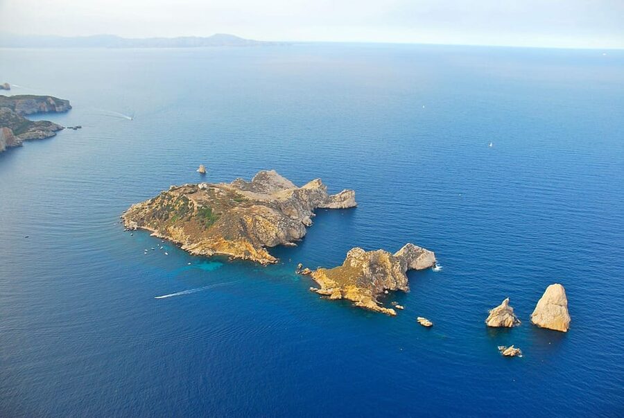 Guided Boat Tour to Medes Islands & Roca Foradada with Swim - Reaching Roca Foradada: The Cliff That Makes the Trip Feel Bigger
