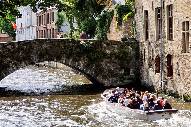 Guided boat trip and walk - Vismarkt fish market: columns, canal light, and a break from the big church stops