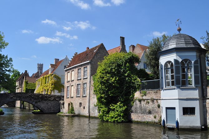 Guided boat trip and walk - Boottocht Brugge canal cruise: the 30-minute reset you’ll thank yourself for