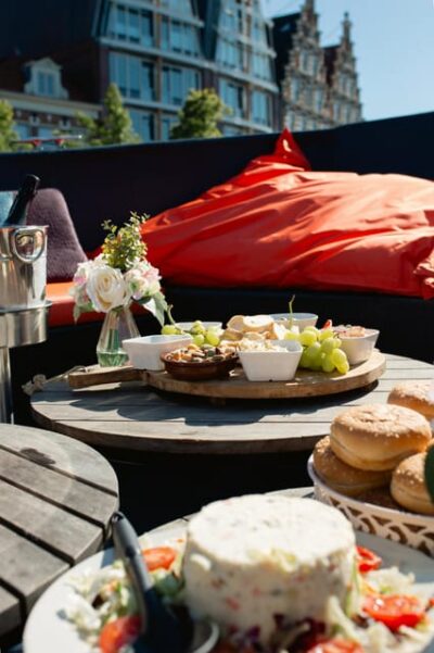 Haarlem: Sightseeing Boat Tour with Snacks and Drinks - Price and value: where the money seems to go
