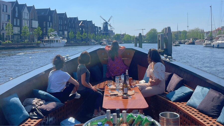 Haarlem: Sightseeing Boat Tour with Snacks and Drinks - Snacks, drinks, and the little details that make it pleasant