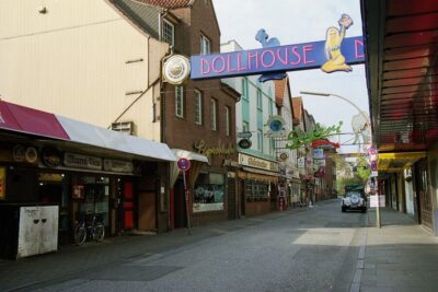 Hamburg: Line F Hop-On Hop-Off Bus and Boat Tour - Price and What You’re Really Paying For ($43, 3 Hours)