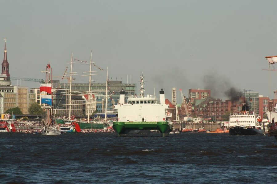 Hamburg: Line F Hop-On Hop-Off Bus and Boat Tour - The Bus Route That Makes Sense: From Hauptbahnhof to Speicherstadt