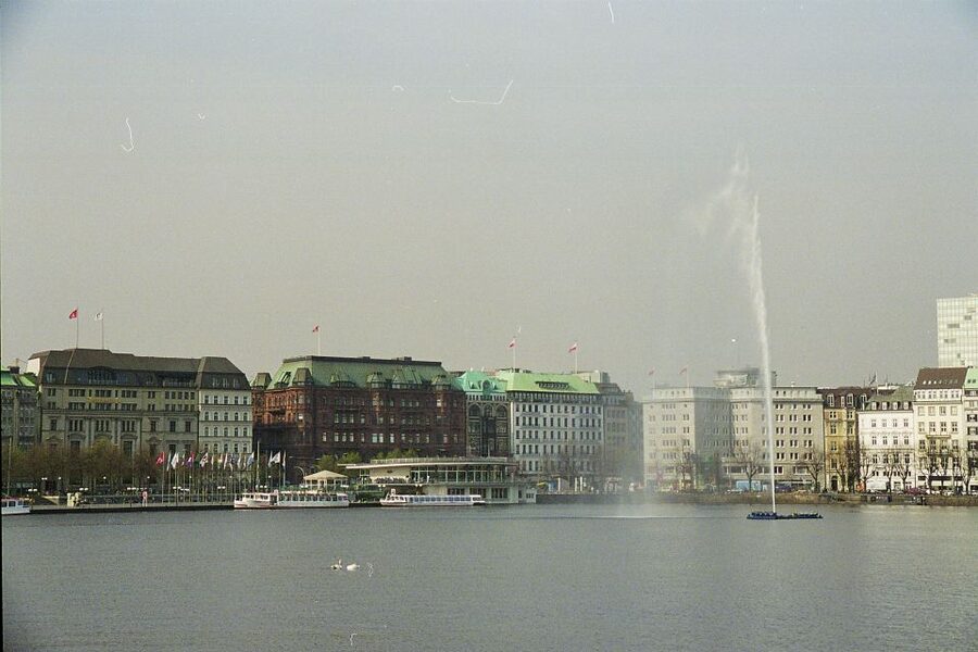 Hamburg: Line F Hop-On Hop-Off Bus and Boat Tour - St. Pauli, Reeperbahn, and Große Freiheit: The Daytime Reality Check