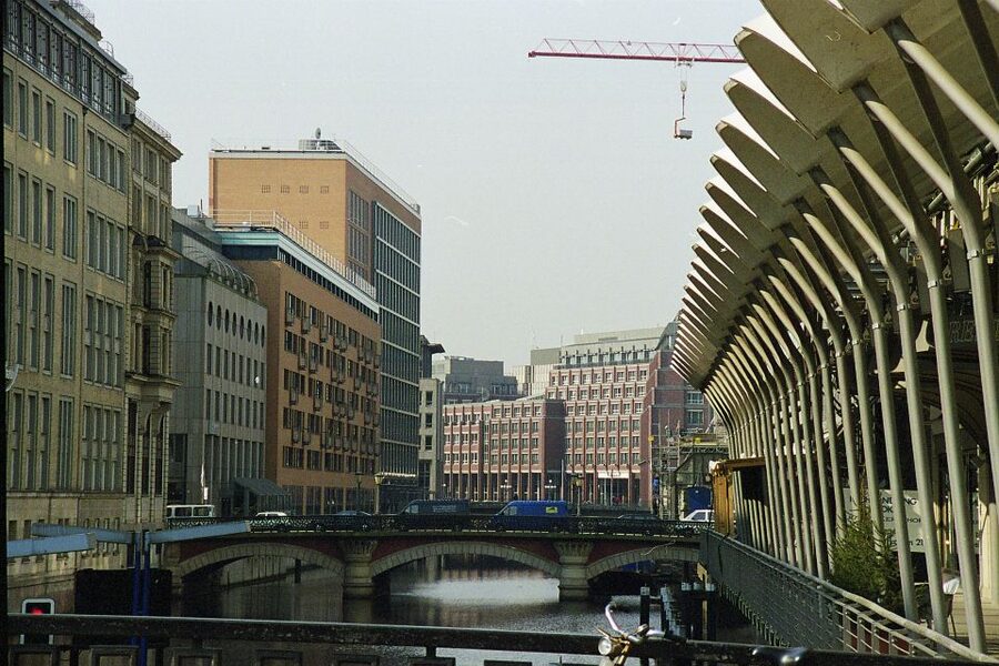 Hamburg: Line F Hop-On Hop-Off Bus and Boat Tour - The Harbor Boat Tour: How to Time It and Get Good Views