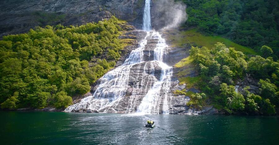 Hellesylt: Guided Geirangerfjord Boat Tour - Quick hits before you go